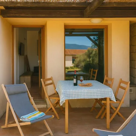 Villa Mini Vue Jardin Dans Résidence Calme Wifi Piscine à Pied Serra-di-Ferro (Corsica)